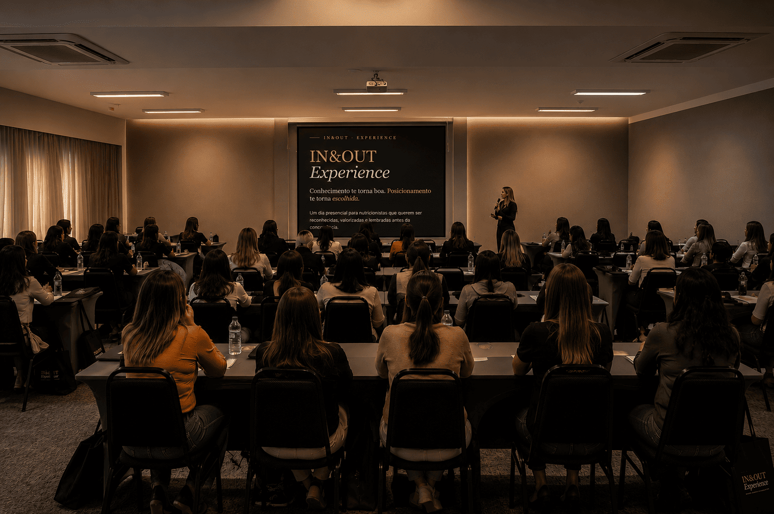 Plateia de nutricionistas durante palestra do IN&OUT Experience