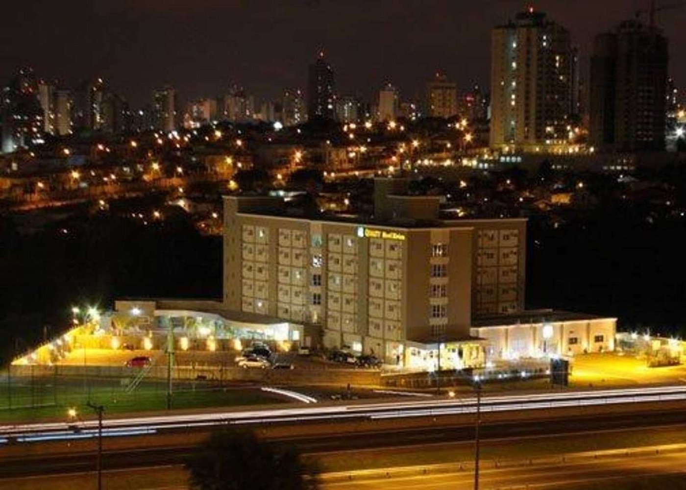Fachada do Hotel Quality Jundiaí